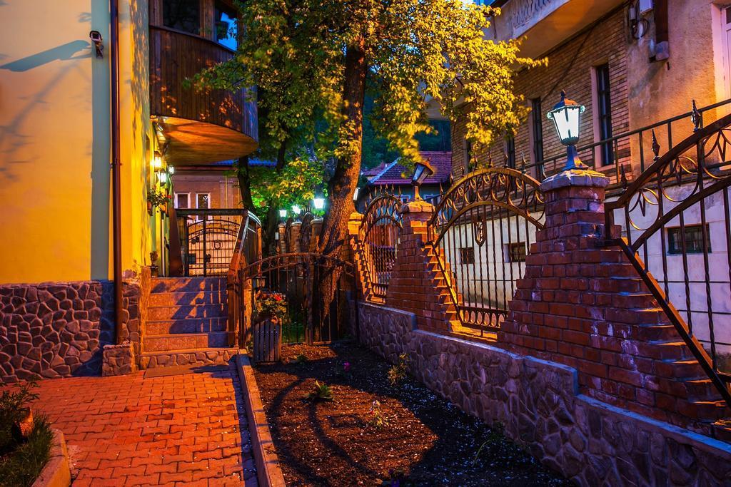 Pension Brasovu Vechi Exterior photo
